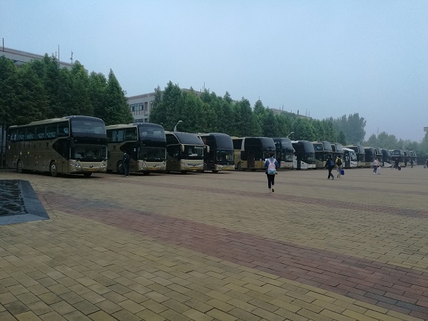 鄭州大巴車租賃:醉漢大巴吸煙被阻止,毆打大巴司機(jī)釀事故http://www.n2274.cn/